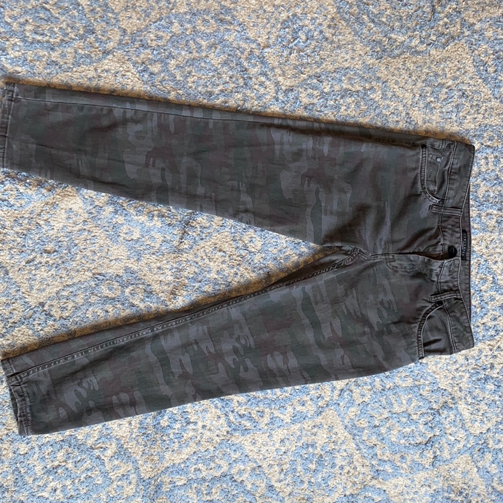 Camo women’s pants size 28